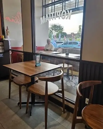 Meja Benteng Mas di restoran